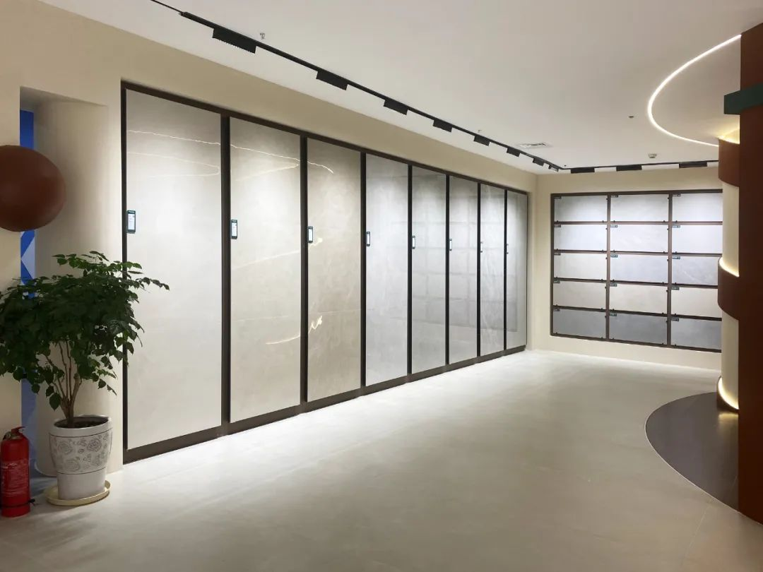 会员推荐 丨罗曼缔克瓷砖RM：ROMANTIC重庆·臻品馆，重新定义艺术体验空间(图9)